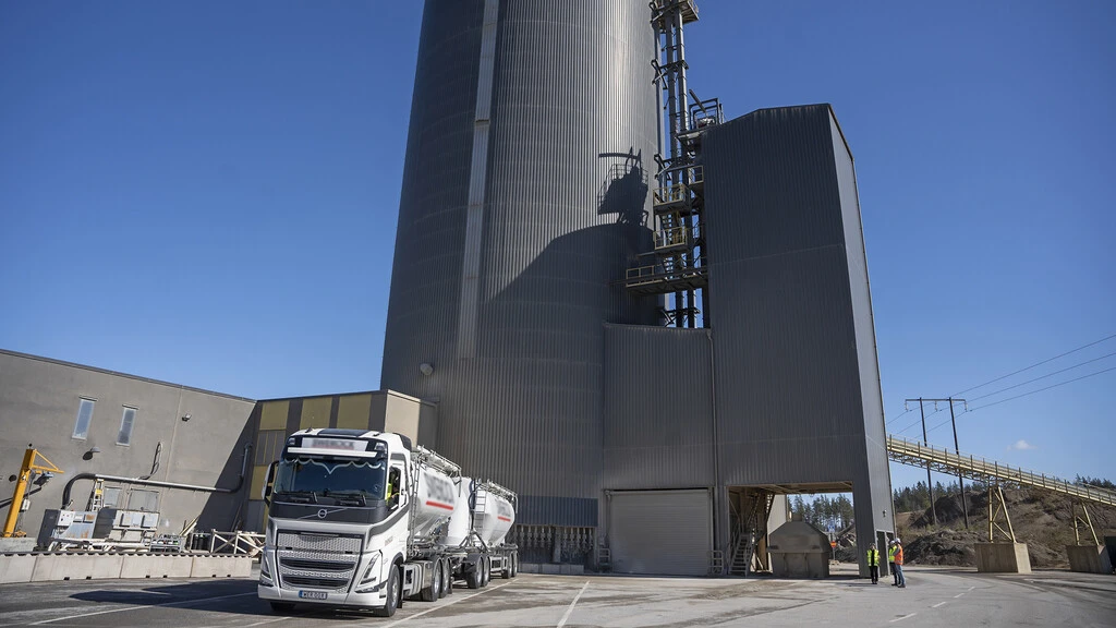 Första leveransen av VPI till fabriken i Riksten, som en del av ett större avtal om 3 000 ton per år.
