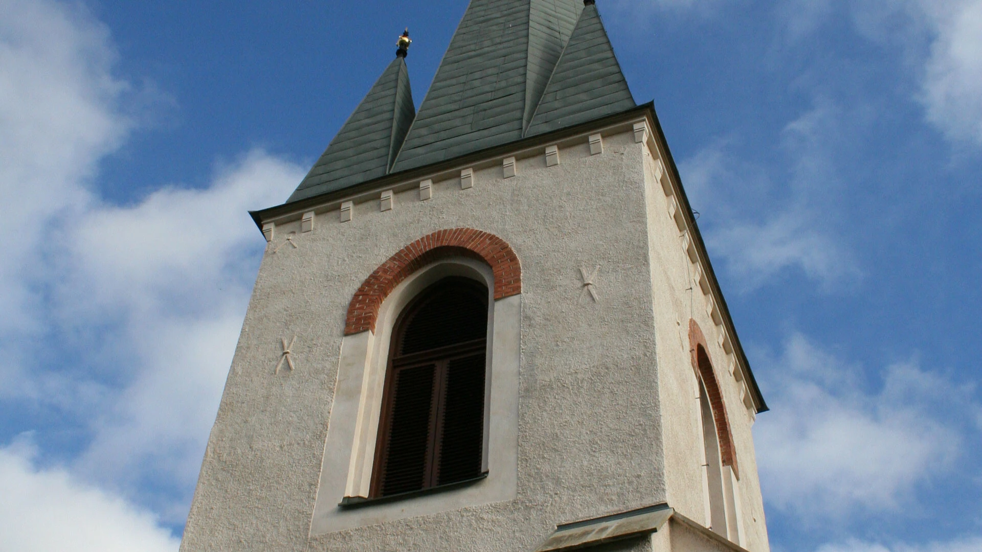 Harmånger kyrka har renoverats med kalkbruk från Weber