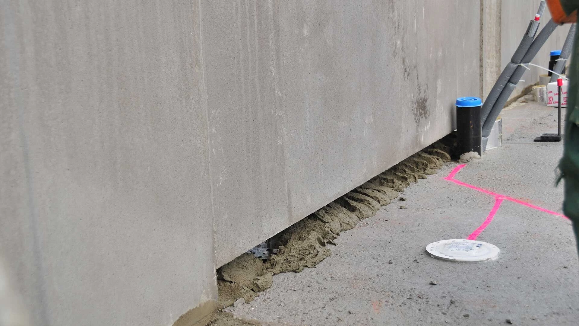 Weber har produkter för att foga, undergjuta, laga eller gjuta på prefabricerade betongelement
