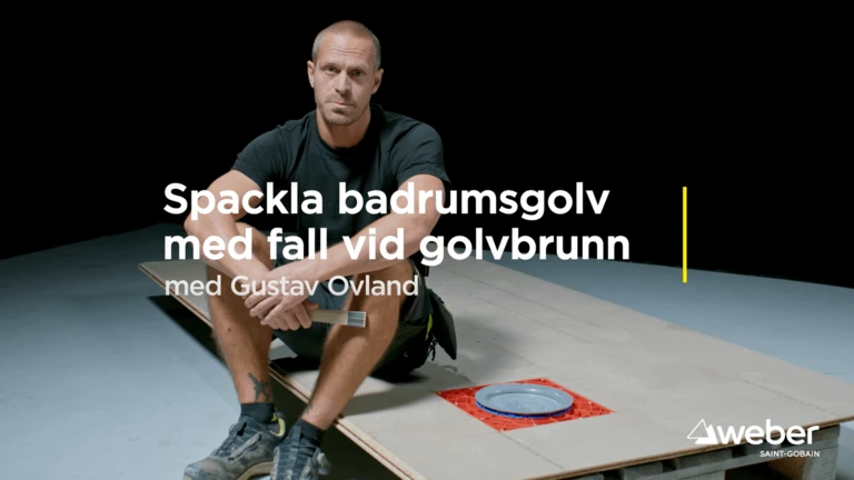 Flytspackla badrumsgolv med fall vid golvbrunn 